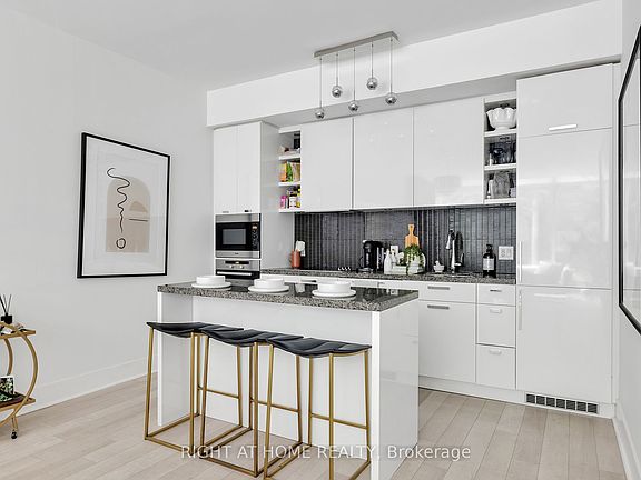 5th image of 32 Davenport Rd #Townhouse 101