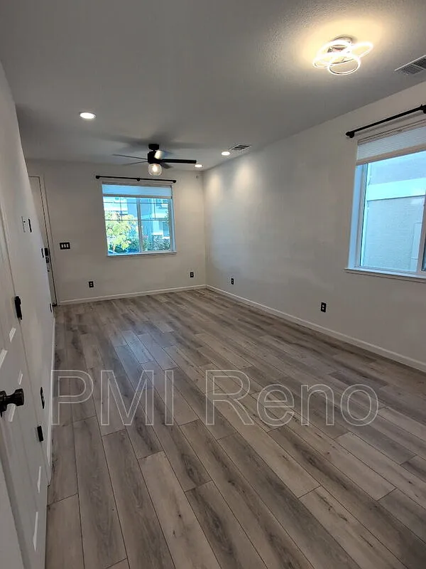 4 bed, 2.5 bath, 1565 sqft, $3,823 — Photo 2