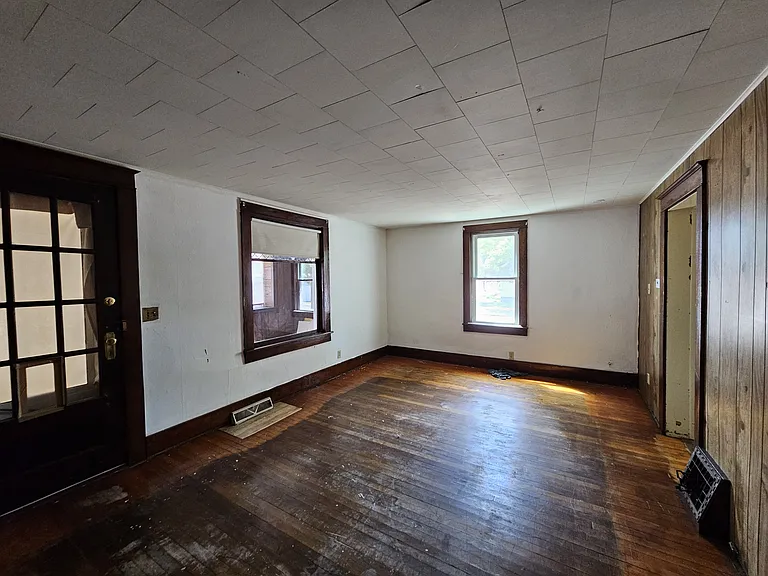 802 N 1st Ave — Photo 6