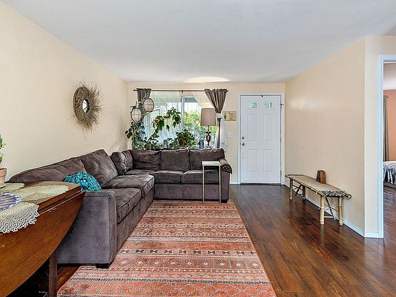 3rd image of 659 Park St