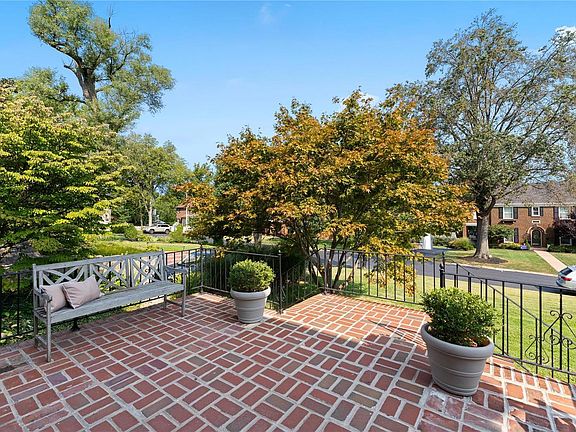 3rd image of 7830 Greensfelder Ln