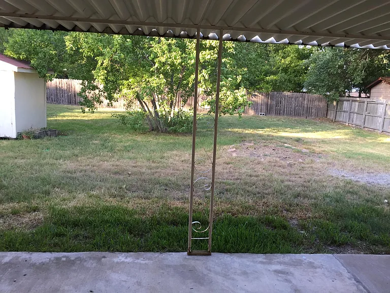 1819 Leona Dr — Photo 9