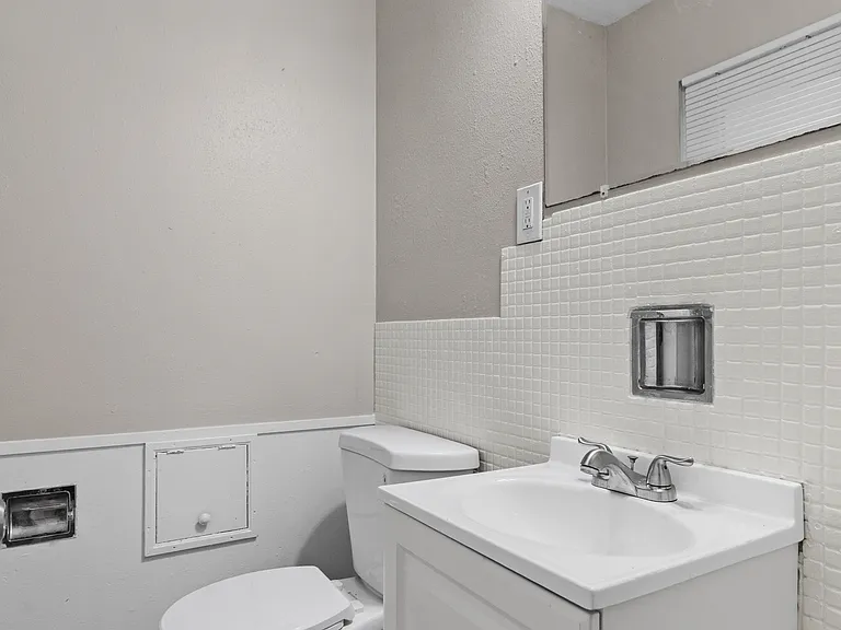 1413 Redman Blvd — Photo 13