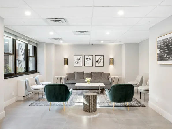 150 East 34th Street image 33 of 36