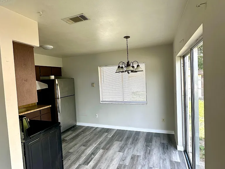 933 Bryan Ct — Photo 13