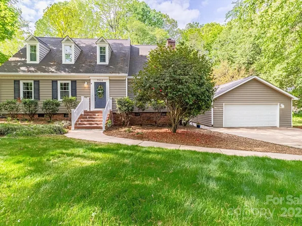 7514 Pewter Ln, Charlotte, NC 28270