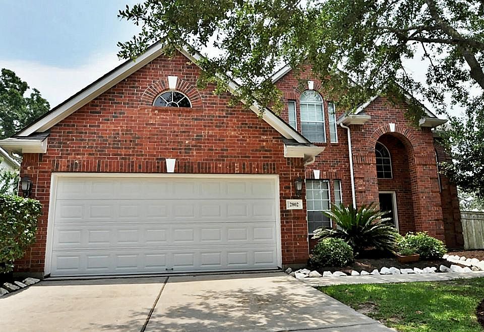 1st image of 2802 Five Oaks Dr