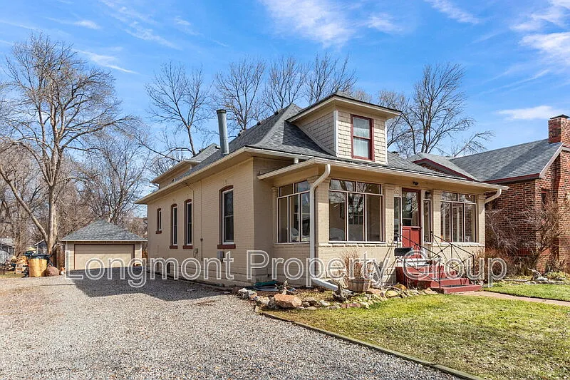 4 bed, 2.0 bath, 1736 sqft, $3,000 — Photo 2