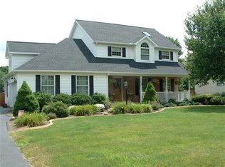 1038 New London Dr, Greensburg, PA 15601