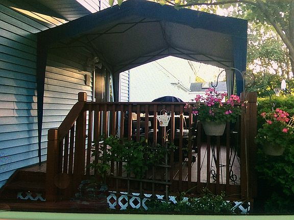 DECK OFF BREAKFAST NOOK