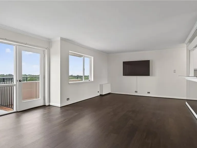 7320 Glenroie Ave #10E — Photo 6