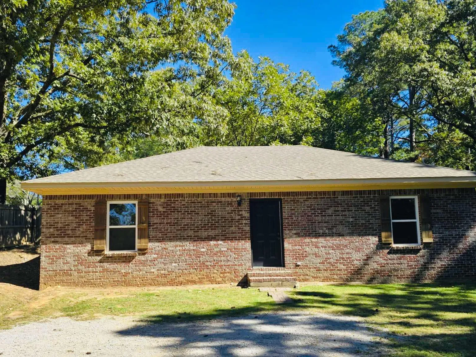 3 bed, 1400 sqft, $2,000 — Photo 1