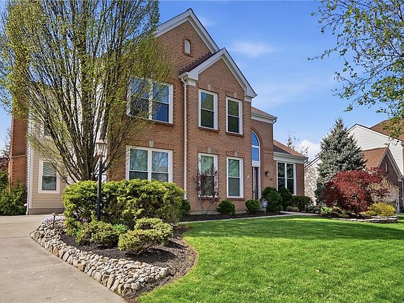 3rd image of 6579 Villagefield Dr