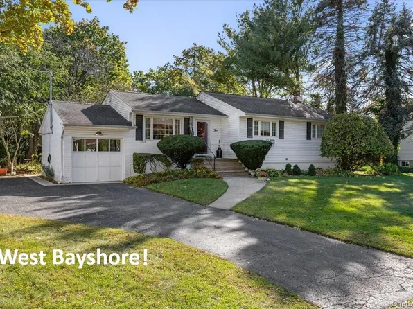 2 Flower Hill Lane, Bay Shore, NY 11706