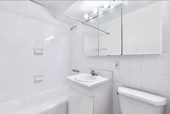 Rented by Manhattan Realty Group | media 3