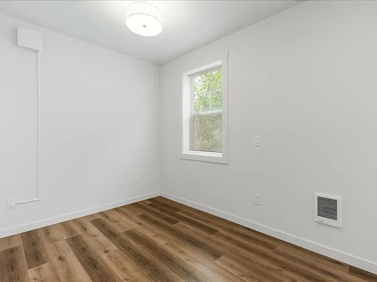 8438 SE 21st Ave — Photo 4