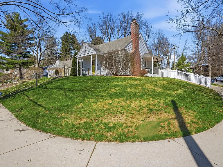 1102 Arborview Blvd — Photo 3