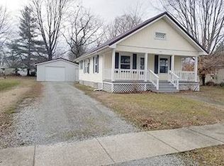 405 NW 9th St, Fairfield, IL 62837