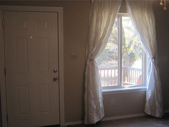 5th image of 220 Mount Vernon Dr