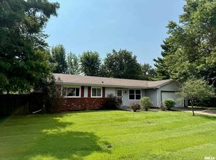 806 N Springfield Rd, Athens, IL 62613