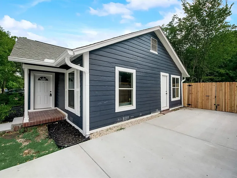 2617 Ryan Ave — Photo 3