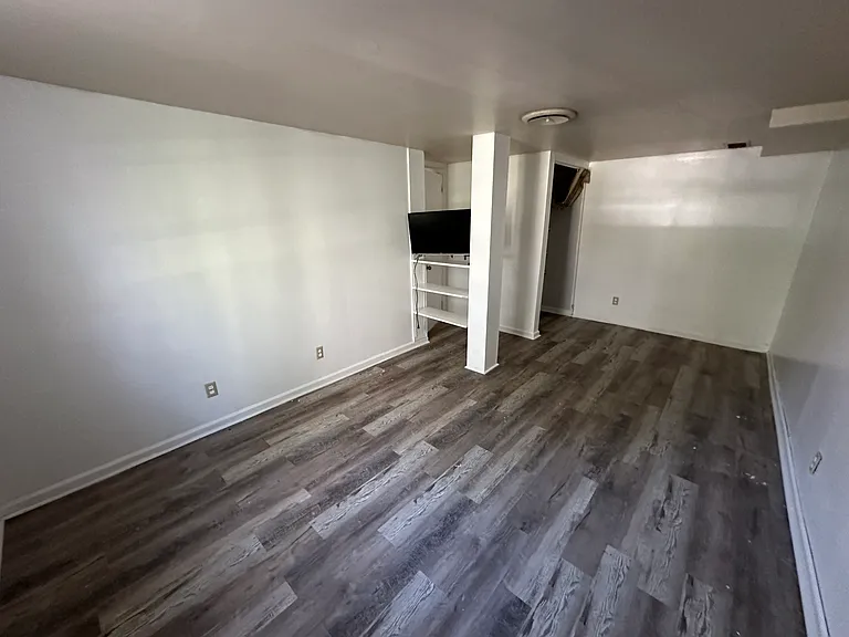 2071 E Roxboro Rd NE #B — Photo 6