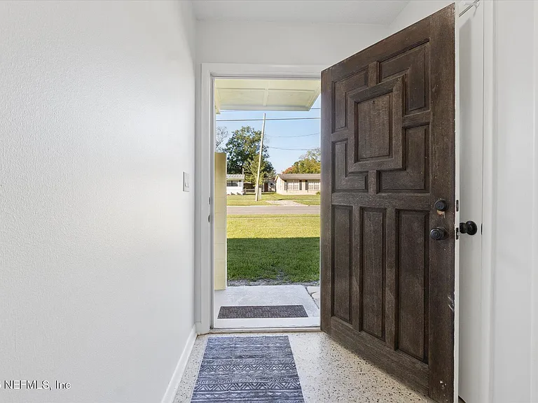 863 Westgate Dr — Photo 7