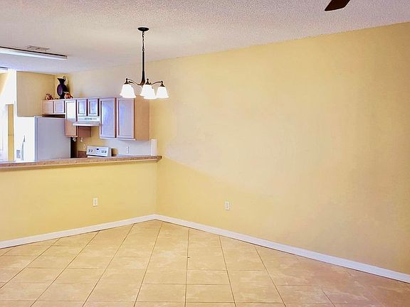 5th image of 292 Marion Pl #292