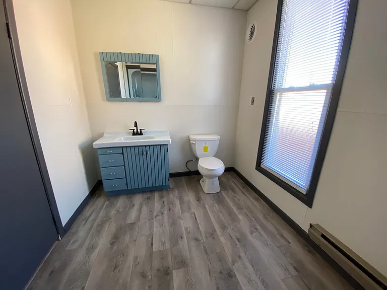 1424 E Broadway St — Photo 11