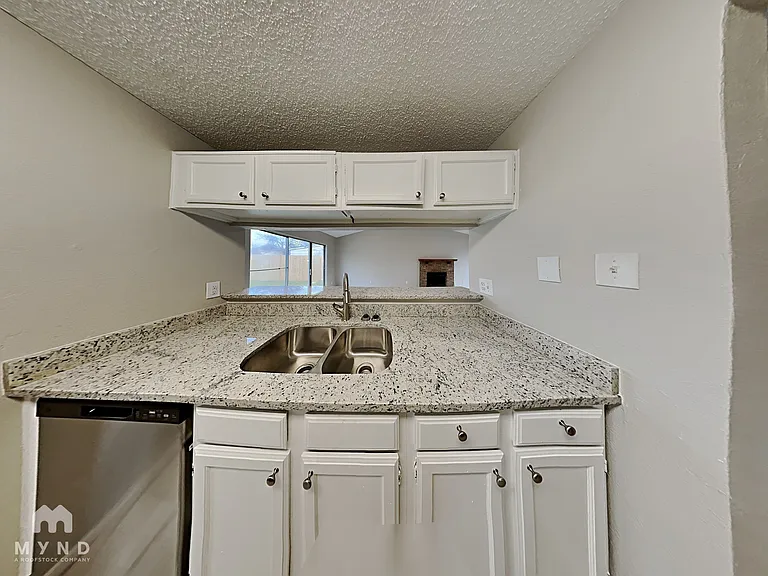 7417 Shadow Bend Dr — Photo 5