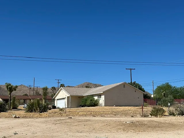 Mecca Rd — Photo 2