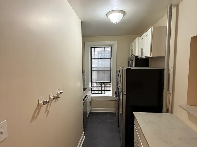 411 Ocean Ave #1B — Photo 3