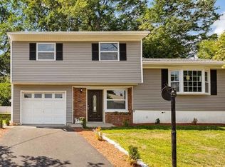 8 Estok Rd, Edison, NJ 08817