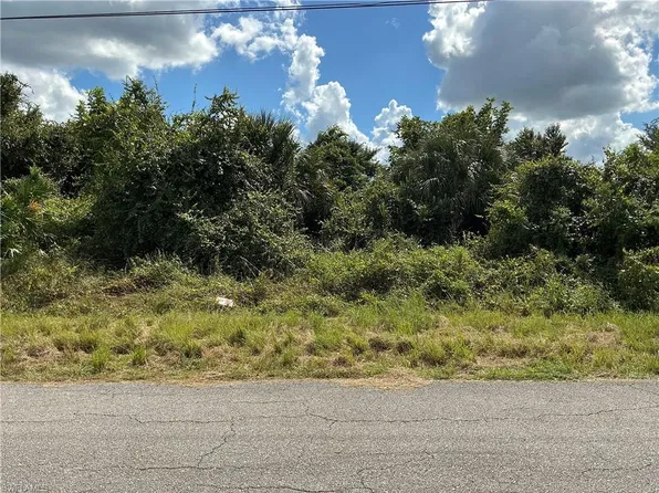 2711 33rd ST SW, LEHIGH ACRES, FL 33976