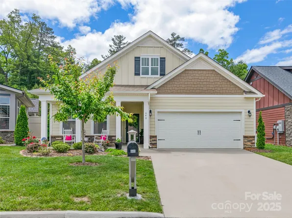 640 Summerfield Pl, Flat Rock, NC 28731