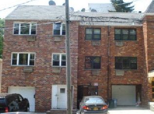8716 166th St, Jamaica, NY 11432