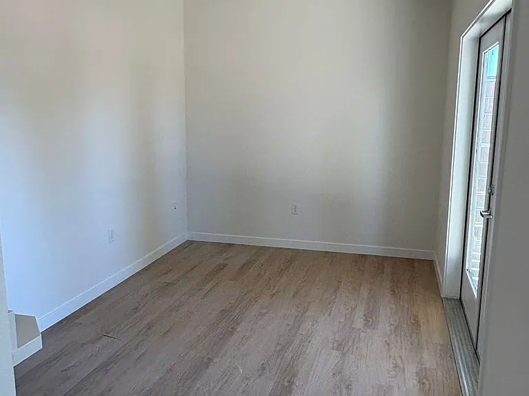 1561 Kay Ct — Photo 5