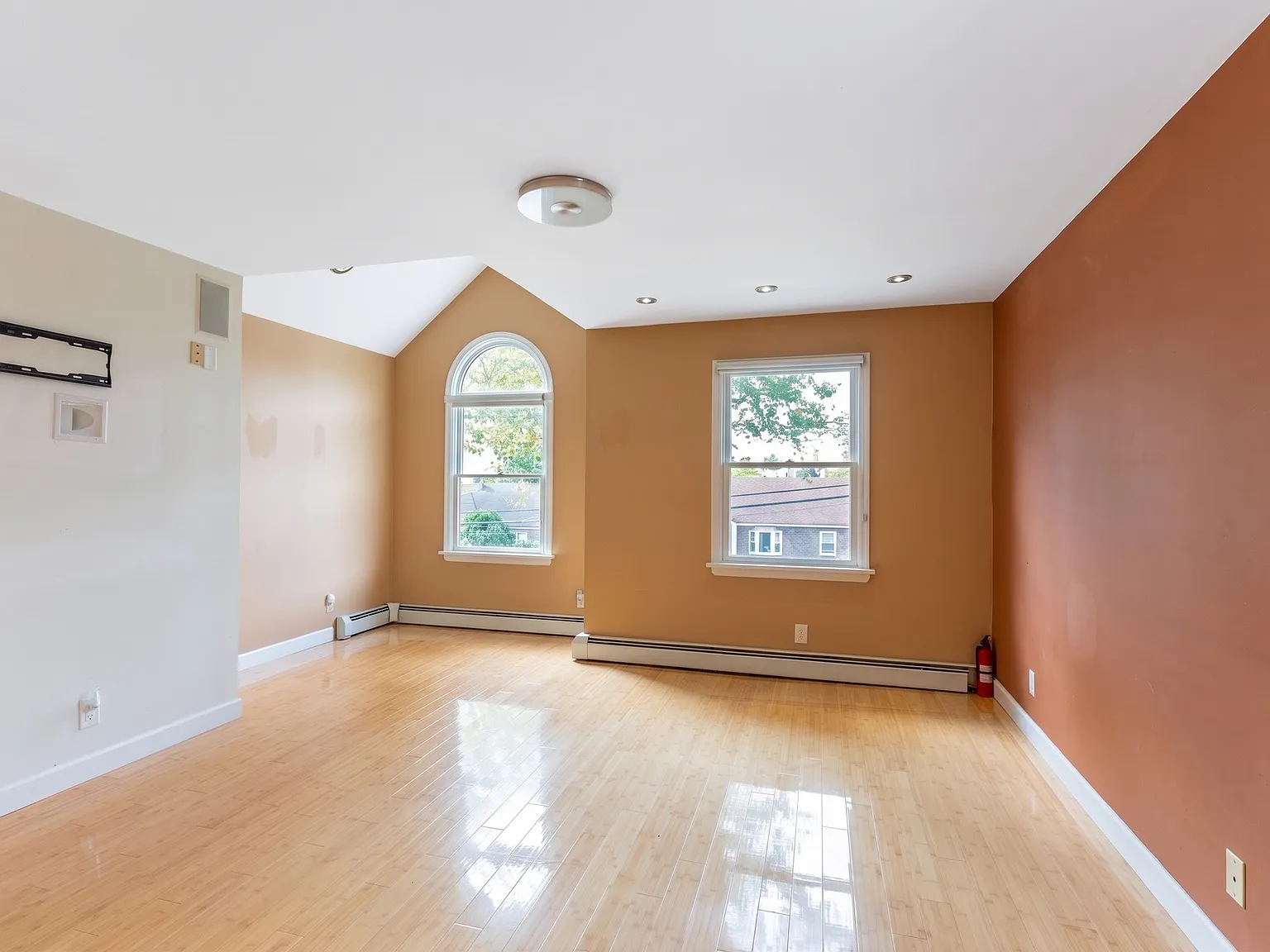 4 bed, 2300 sqft, $4,750 — Photo 4