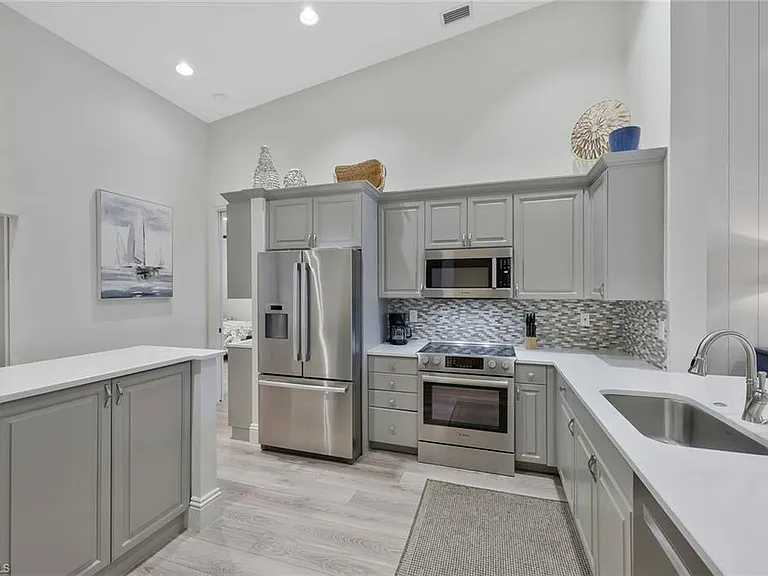 831 Sailaway Ln #203 — Photo 5