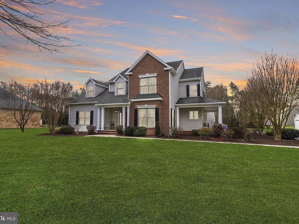 1st image of 123 Village Dr