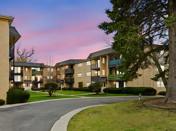 6568 W Roscoe St #2N, Chicago, IL 60634