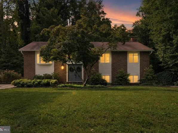 870 Twin Harbor Dr, Arnold, MD 21012