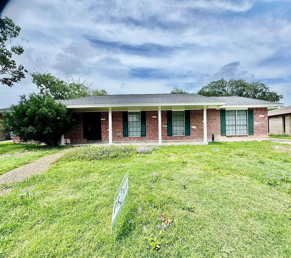 4/2-Country Club Estates / South Side area — Photo 1