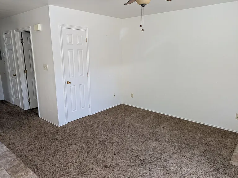 216 S 100 — Photo 2