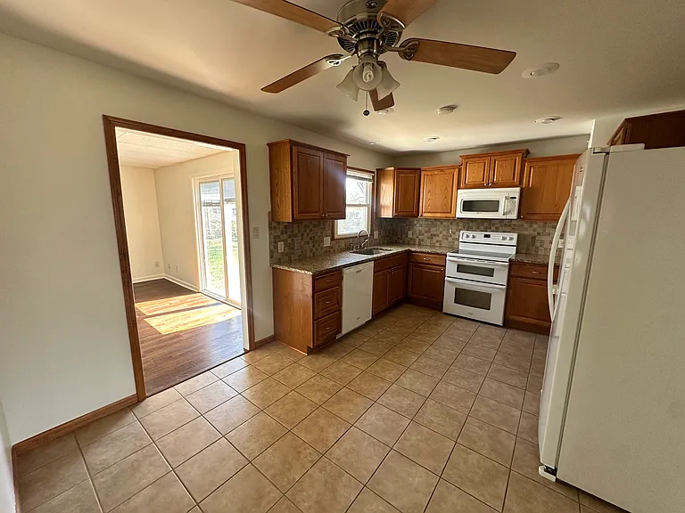 7315 Maple St — Photo 6