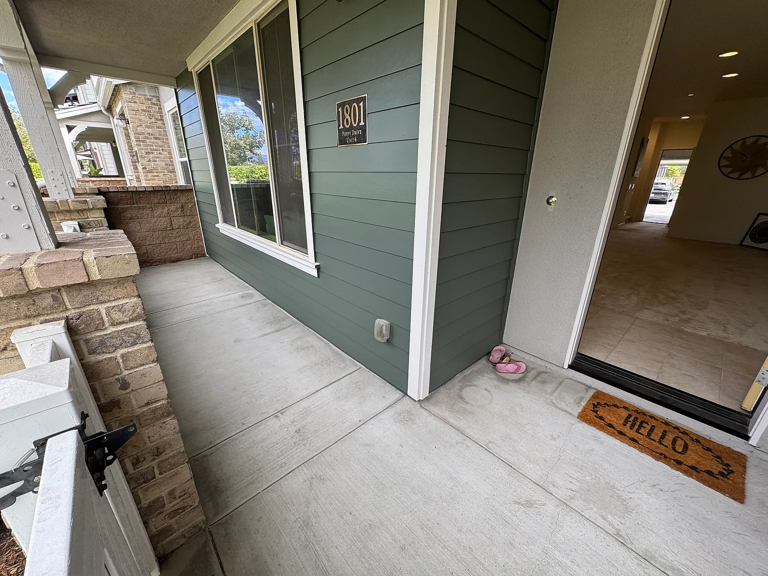 4 bed, 2.5 bath, 1990 sqft, $4,300 — Photo 3
