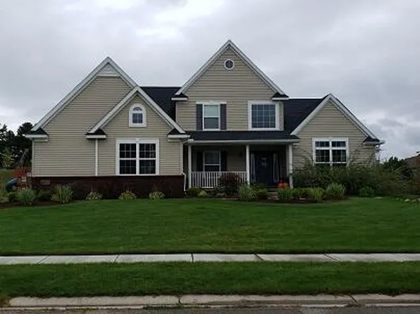 10702 Valley View Dr, Saline, MI 48176