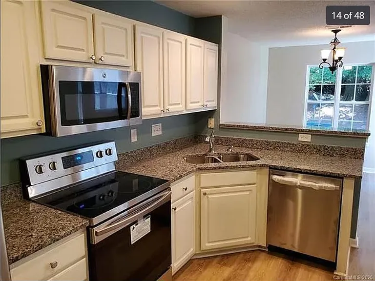 9906 Birch Knoll Ct — Photo 2