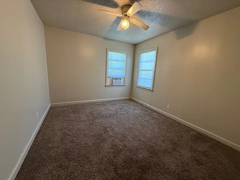 3250 College St — Photo 8