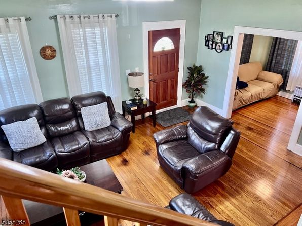 1246 Chestnut St, Roselle, NJ 07203